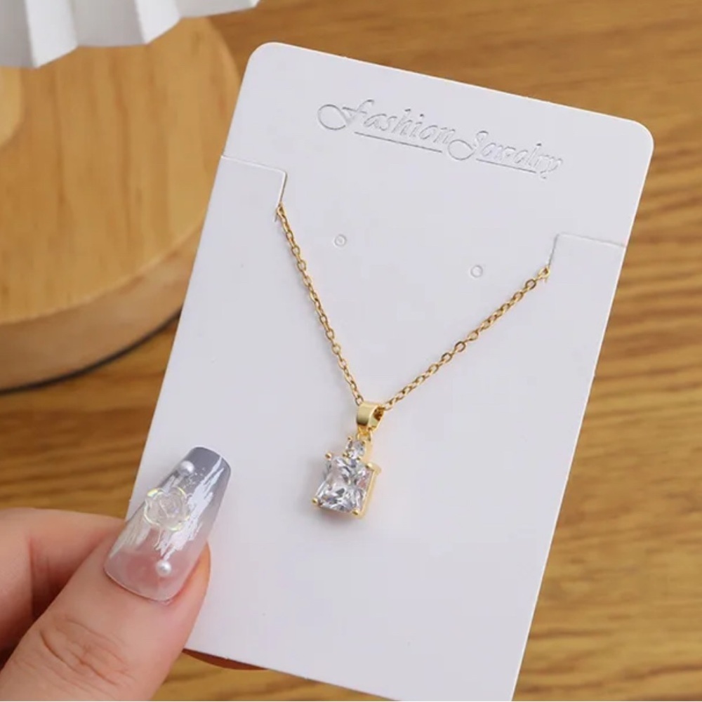 Elegant Gold Necklace with Crystal Pendant